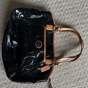 Coach bag - Peyton F20028 Signature patent leather tote.